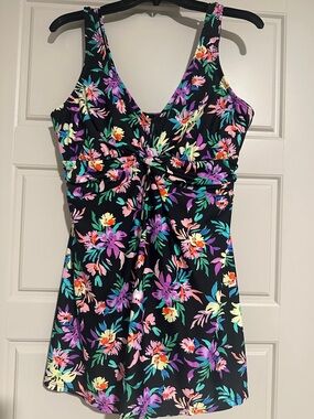 Women’s Floral Twist-Front Underwire Swimdress - Black Multi